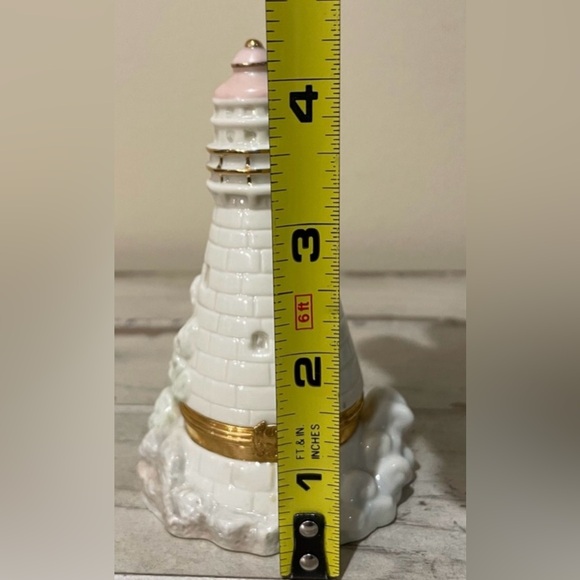 Lenox Lighthouse “The Light in the Harbor” Hinged Treasure Trinket Box w/ Charm - Picture 8 of 12